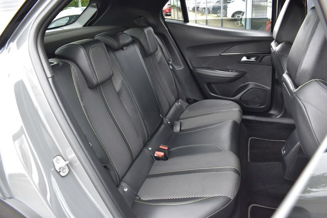 Fahrzeugabbildung Peugeot 2008 GT PT 130 EAT8 GT*MATRIX*NAVI*ALU*CARPLAY