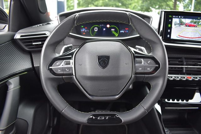 Fahrzeugabbildung Peugeot 2008 GT PT 130 EAT8 GT*MATRIX*NAVI*ALU*CARPLAY