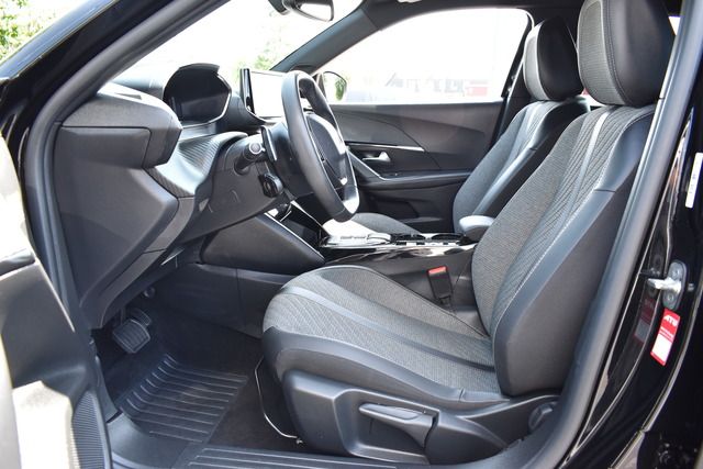 Fahrzeugabbildung Peugeot 2008 ALLURE PT 130 EAT8*FACELIFT*MATRIX*KEYLESS*