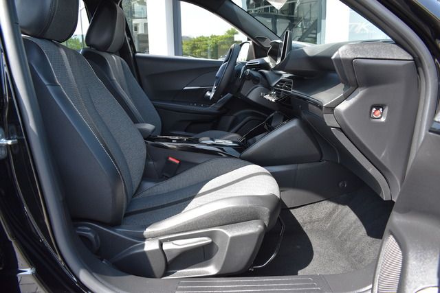 Fahrzeugabbildung Peugeot 2008 ALLURE PT 130 EAT8*FACELIFT*MATRIX*KEYLESS*