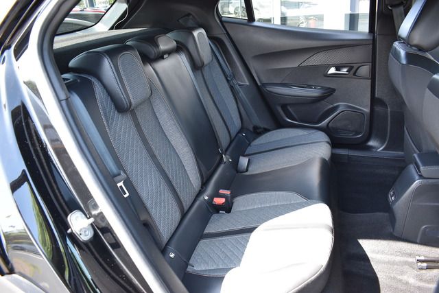 Fahrzeugabbildung Peugeot 2008 ALLURE PT 130 EAT8*FACELIFT*MATRIX*KEYLESS*