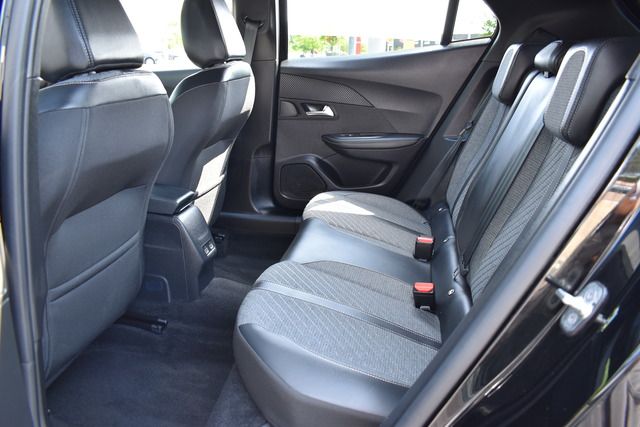 Fahrzeugabbildung Peugeot 2008 ALLURE PT 130 EAT8*FACELIFT*MATRIX*KEYLESS*