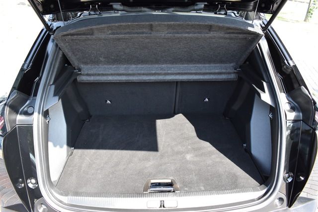 Fahrzeugabbildung Peugeot 2008 ALLURE PT 130 EAT8*FACELIFT*MATRIX*KEYLESS*