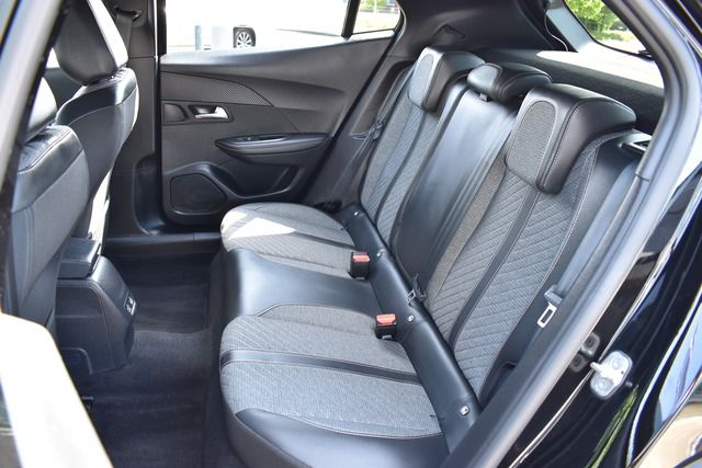 Fahrzeugabbildung Peugeot 2008 ALLURE PT 130 EAT8*FACELIFT*MATRIX*KEYLESS*