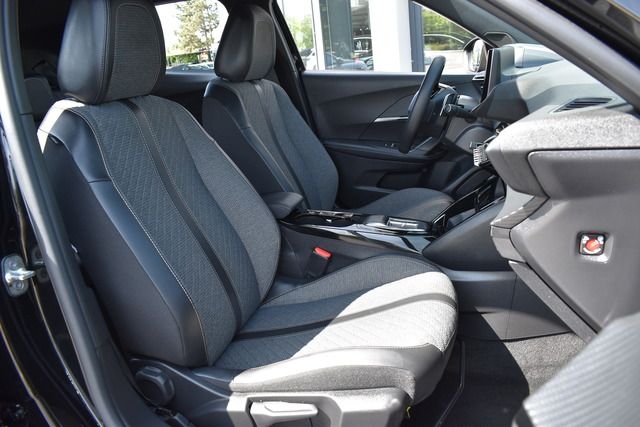 Fahrzeugabbildung Peugeot 2008 ALLURE PT 130 EAT8*FACELIFT*MATRIX*KEYLESS*