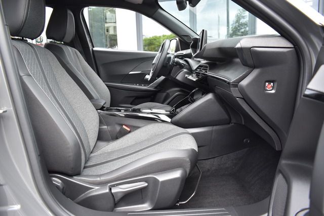 Fahrzeugabbildung Peugeot 2008 ALLURE PT 130 EAT8*FACELIFT*MATRIX*KEYLESS*