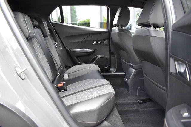 Fahrzeugabbildung Peugeot 2008 ALLURE PT 130 EAT8*FACELIFT*MATRIX*KEYLESS*