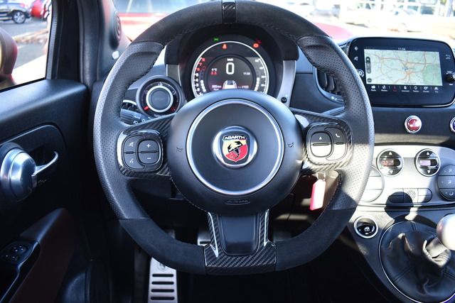 Fahrzeugabbildung Abarth 695 C *WENIG-KM*XENON*BEATS*CARPLAY*