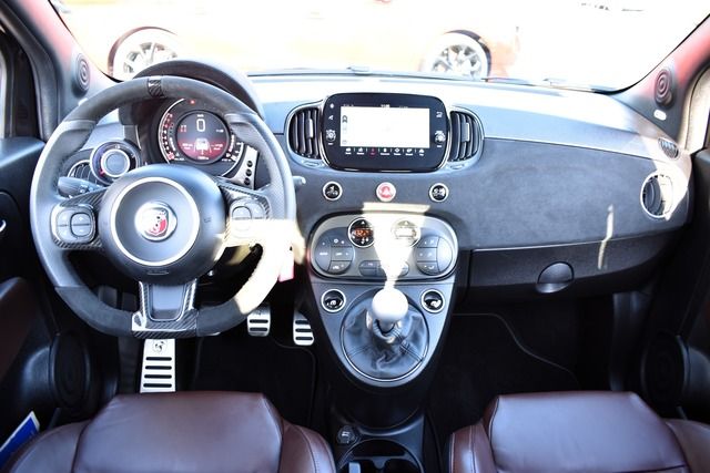 Fahrzeugabbildung Abarth 695 C *WENIG-KM*XENON*BEATS*CARPLAY*