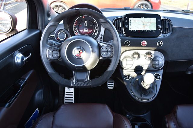 Fahrzeugabbildung Abarth 695 C *WENIG-KM*XENON*BEATS*CARPLAY*