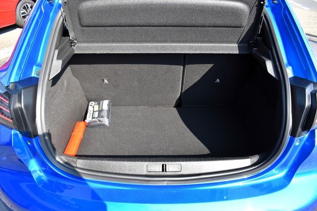 Fahrzeugabbildung Peugeot 208 GT HYBRID 145 E-DSC6*FULL-LED*CARPLAY*SHZ* G