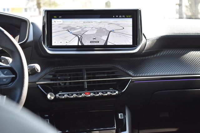 Fahrzeugabbildung Peugeot 208 GT HYBRID 145 E-DSC6*FULL-LED*CARPLAY*SHZ* G