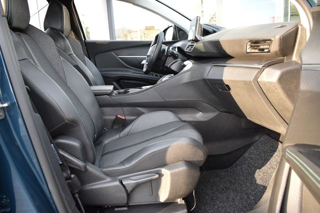 Fahrzeugabbildung Peugeot 3008 Plug-In Hybrid 225 ALLURE*LED*NAV*CARPLAY*