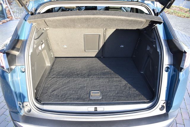 Fahrzeugabbildung Peugeot 3008 Plug-In Hybrid 225 ALLURE*LED*NAV*CARPLAY*