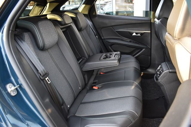 Fahrzeugabbildung Peugeot 3008 Plug-In Hybrid 225 ALLURE*LED*NAV*CARPLAY*