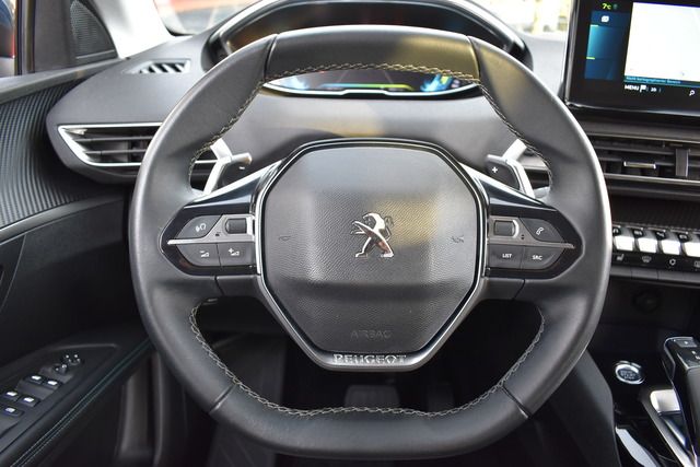 Fahrzeugabbildung Peugeot 3008 Plug-In Hybrid 225 ALLURE*LED*NAV*CARPLAY*