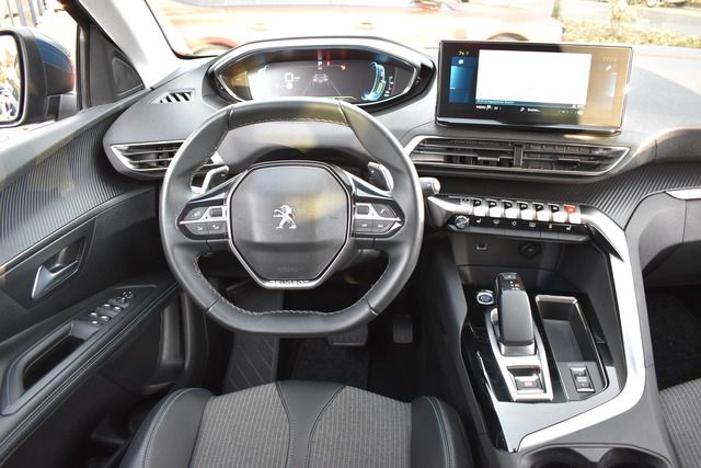 Fahrzeugabbildung Peugeot 3008 Plug-In Hybrid 225 ALLURE*LED*NAV*CARPLAY*