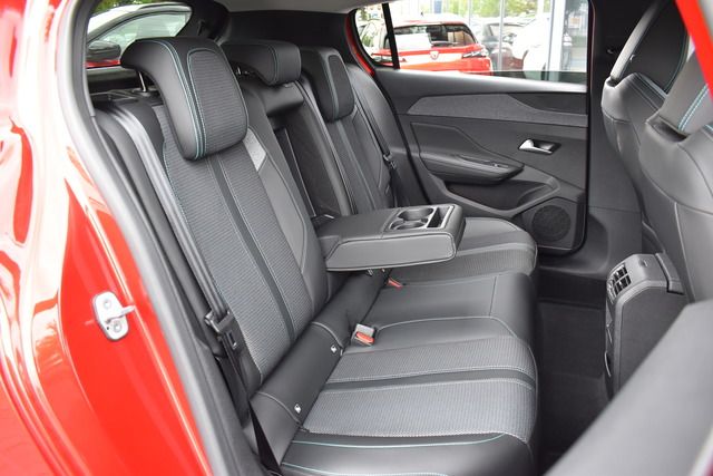 Fahrzeugabbildung Peugeot 308 Hybrid 180 Allure EAT8*LED*BATTERIE-ZERTIFIK