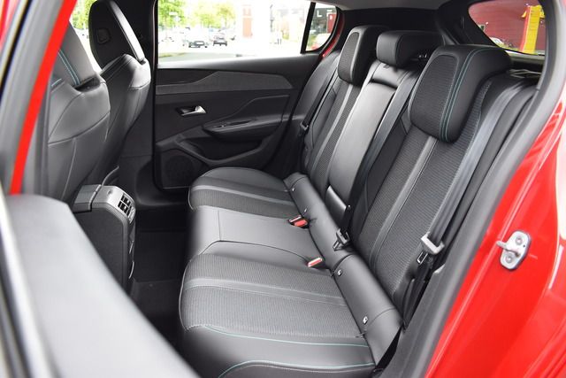 Fahrzeugabbildung Peugeot 308 Hybrid 180 Allure EAT8*LED*BATTERIE-ZERTIFIK