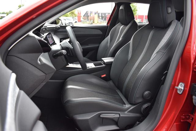 Fahrzeugabbildung Peugeot 308 Hybrid 180 Allure EAT8*LED*BATTERIE-ZERTIFIK
