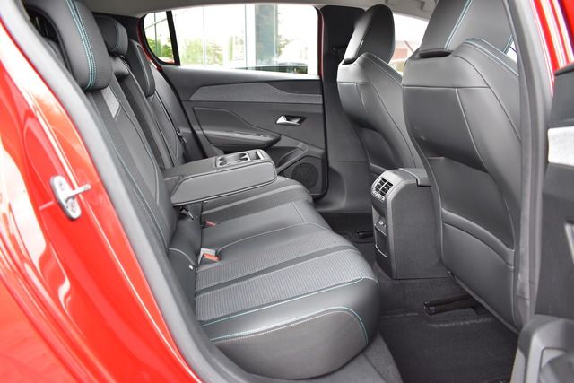 Fahrzeugabbildung Peugeot 308 Hybrid 180 Allure EAT8*LED*BATTERIE-ZERTIFIK