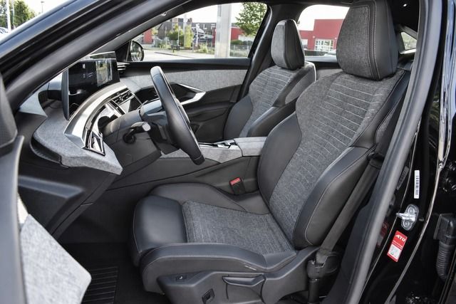 Fahrzeugabbildung Peugeot 3008 ALLURE HYBRID 145 e-DSC6*LED*NAVI*CARPLAY*