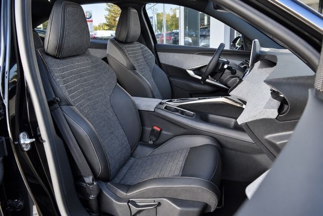Fahrzeugabbildung Peugeot 3008 ALLURE HYBRID 145 e-DSC6*LED*NAVI*CARPLAY*