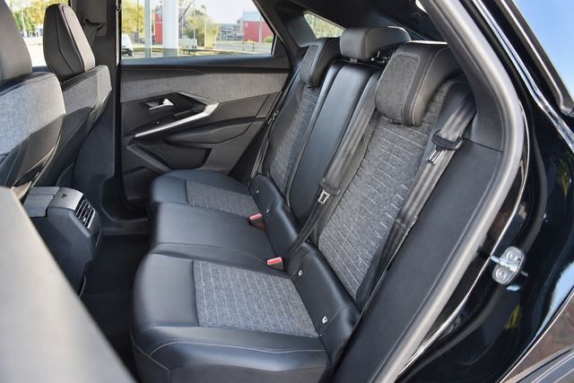 Fahrzeugabbildung Peugeot 3008 ALLURE HYBRID 145 e-DSC6*LED*NAVI*CARPLAY*