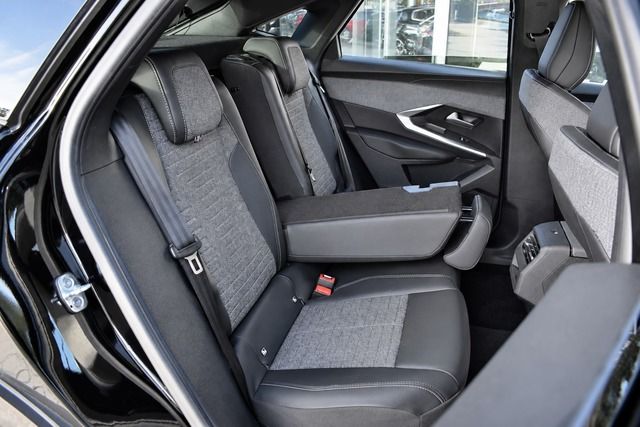 Fahrzeugabbildung Peugeot 3008 ALLURE HYBRID 145 e-DSC6*LED*NAVI*CARPLAY*