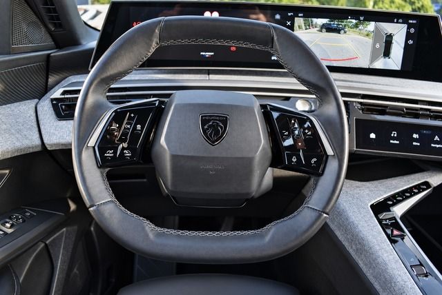 Fahrzeugabbildung Peugeot 3008 ALLURE HYBRID 145 e-DSC6*LED*NAVI*CARPLAY*