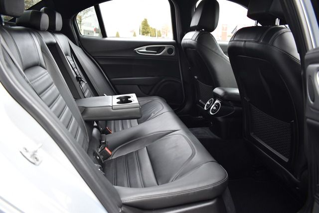 Fahrzeugabbildung Alfa Romeo Giulia VELOCE Q4*MATRIX*ACC*CARPLAY*F1*H&K SOUND