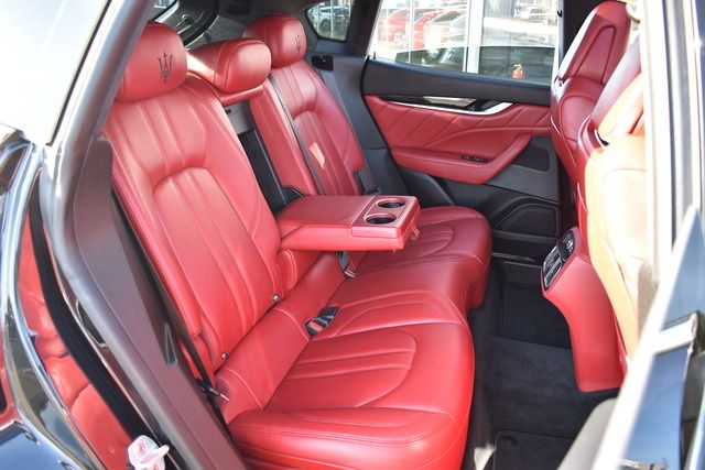 Fahrzeugabbildung Maserati Levante Gran Sport*PANO*LUFT*CARPLAY*NAVI*21ZOLL