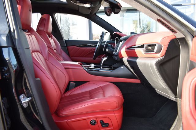 Fahrzeugabbildung Maserati Levante Gran Sport*PANO*LUFT*CARPLAY*NAVI*21ZOLL