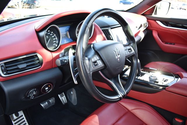 Fahrzeugabbildung Maserati Levante Gran Sport*PANO*LUFT*CARPLAY*NAVI*21ZOLL