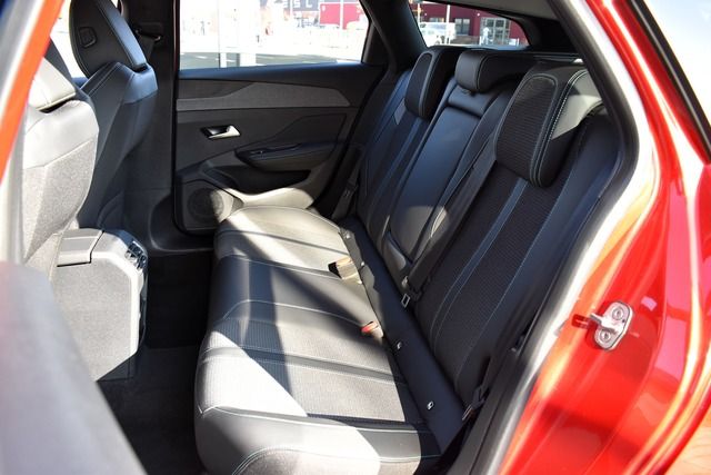 Fahrzeugabbildung Peugeot 308 SW ALLURE PT 130 EAT8*CARPLAY*MATRIX*FACELIF