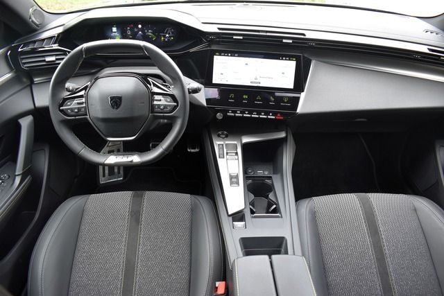 Fahrzeugabbildung Peugeot 308 SW GT PT 130 EAT8*MATRIX*CARPLAY*TRAUM*NAV*A