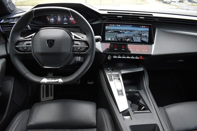 Fahrzeugabbildung Peugeot 408 GT PT 130 EAT8*MATRIX*FOCAL*CARPLAY*TRAUM*