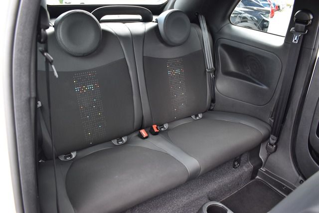 Fahrzeugabbildung Fiat 500C 1.0 Hybrid Hey Google