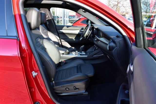 Fahrzeugabbildung Alfa Romeo Stelvio 2.0 VELOCE*PANO*AHK*MATRIX*WENIG KM*21ZO
