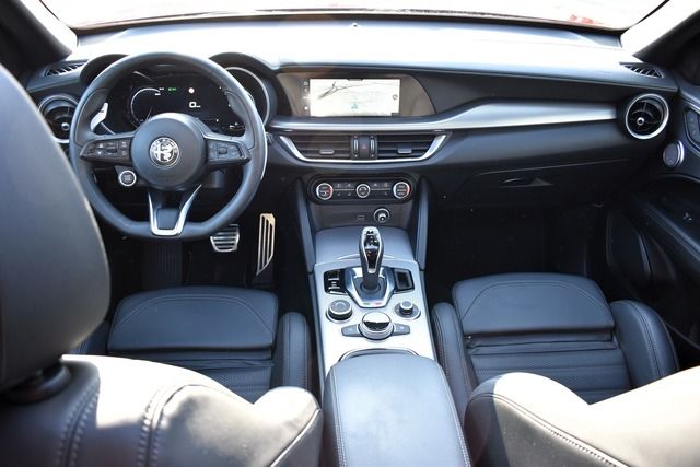 Fahrzeugabbildung Alfa Romeo Stelvio 2.0 VELOCE*PANO*AHK*MATRIX*WENIG KM*21ZO