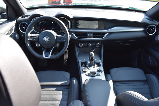 Fahrzeugabbildung Alfa Romeo Stelvio 2.0 VELOCE*PANO*MATRIX*WENIG KM*21ZOLL*