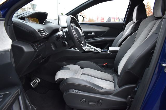 Fahrzeugabbildung Peugeot 3008 Hybrid4 300 GT e-EAT8 BATTERIE-ZERTIFIKAT