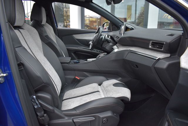 Fahrzeugabbildung Peugeot 3008 Hybrid4 300 GT e-EAT8 BATTERIE-ZERTIFIKAT
