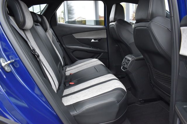 Fahrzeugabbildung Peugeot 3008 Hybrid4 300 GT e-EAT8 BATTERIE-ZERTIFIKAT