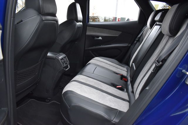 Fahrzeugabbildung Peugeot 3008 Hybrid4 300 GT e-EAT8 BATTERIE-ZERTIFIKAT