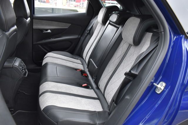 Fahrzeugabbildung Peugeot 3008 Hybrid4 300 GT e-EAT8 BATTERIE-ZERTIFIKAT