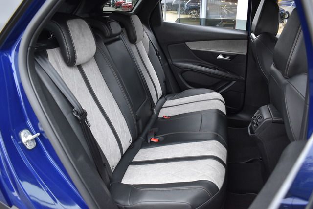 Fahrzeugabbildung Peugeot 3008 Hybrid4 300 GT e-EAT8 BATTERIE-ZERTIFIKAT