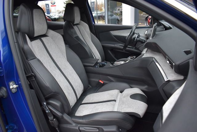 Fahrzeugabbildung Peugeot 3008 Hybrid4 300 GT e-EAT8 BATTERIE-ZERTIFIKAT