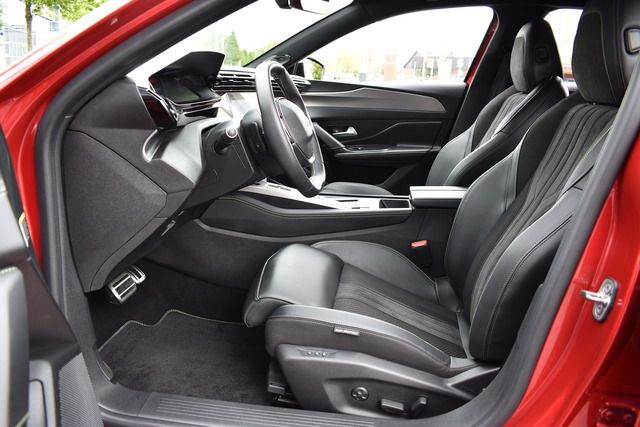 Fahrzeugabbildung Peugeot 308 SW GT PT 130 EAT8*MATRIX*CARPLAY*AHK*NAVI*