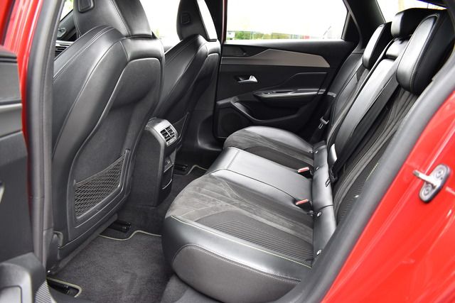 Fahrzeugabbildung Peugeot 308 SW GT PT 130 EAT8*MATRIX*CARPLAY*AHK*NAVI*
